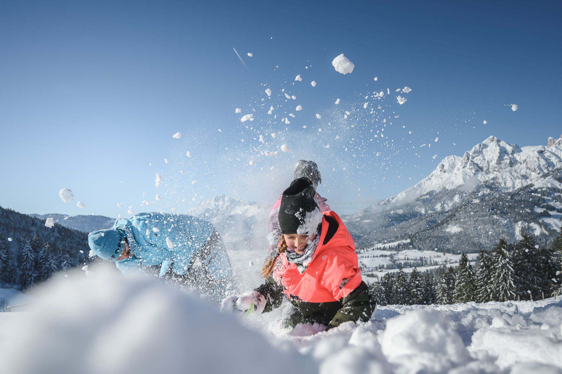 Wildbach-Lodge-Spass-im-Schnee-