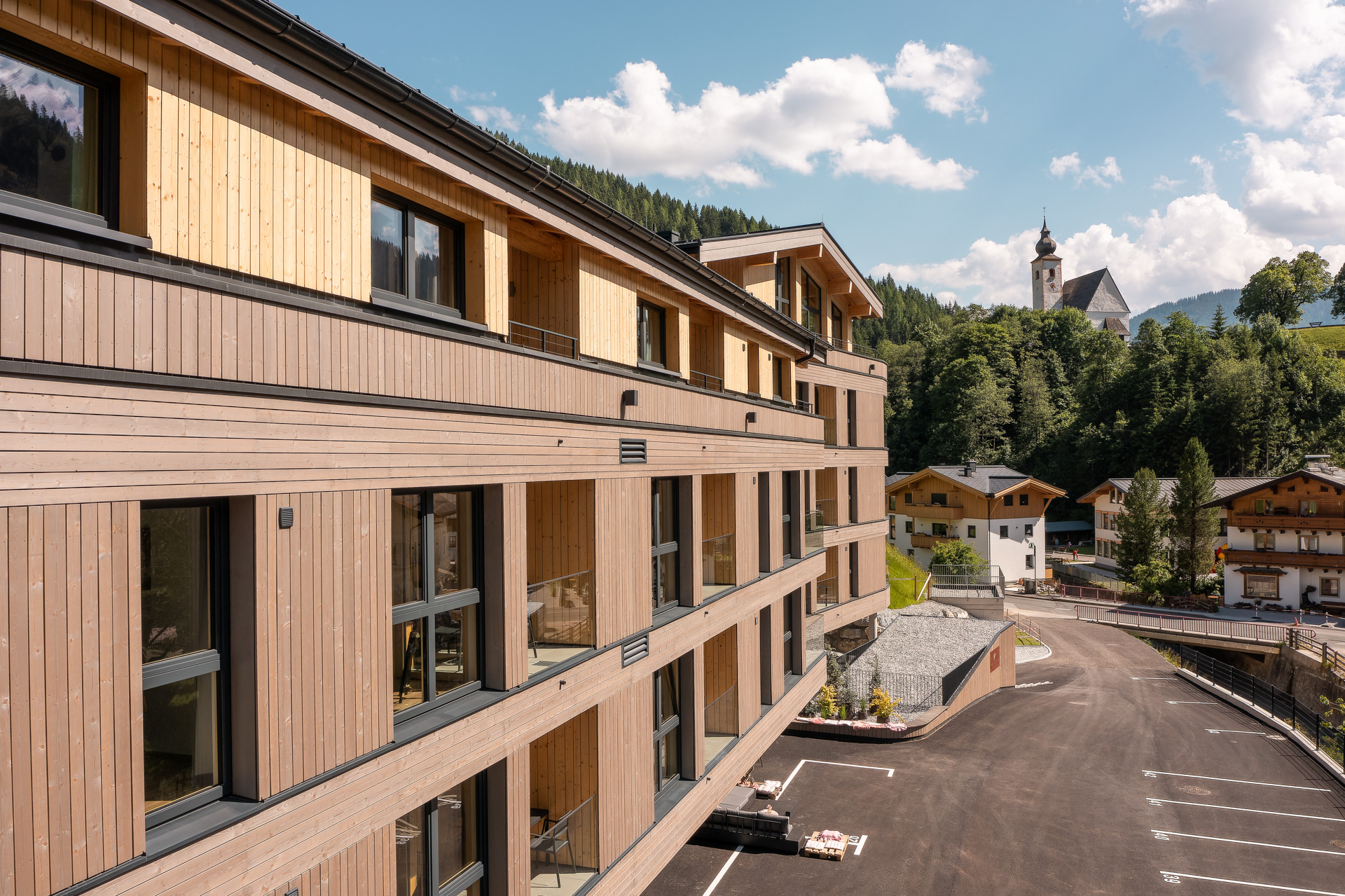 Wildbachlodge, Aussenansicht Fassade Sommer