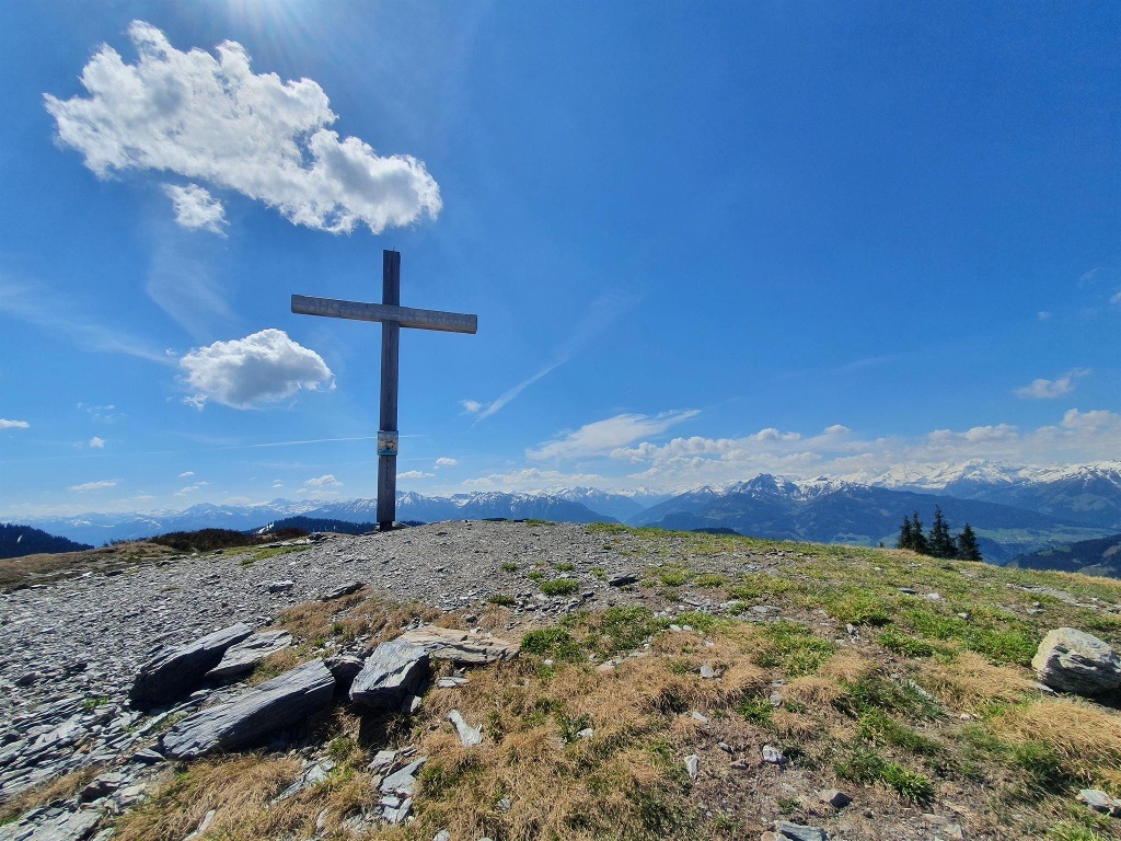 Der Ahornstein- mit seinen 1.855 m ist der höchste Gipfel von den Dientner Grasbergen.